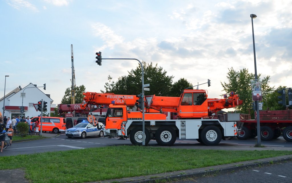 Kran drohte umzustuerzen Koeln Porz Zuendorf Hauptstr P061.JPG - Miklos Laubert